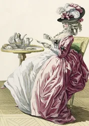 Elegante Frau in einem Kleid 